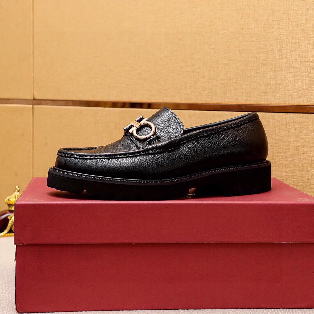 Men's shoes 💰580 💐 Product trademark: Ferragamo "Ferragamo" casual leather shoes Regular size: 38-44 (45.46🉑️customized) Product materials: Selected imported first-layer pebbled cowhide leather upper + luxury hardware buckle, imported water-dyed cowhide leather lining. Strong three-dimensional visual effect, original outsole color: 4⃣️seed leather materials available